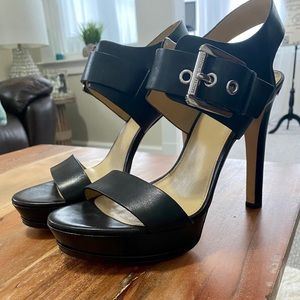 Michael Kors platform sandals! Size 10